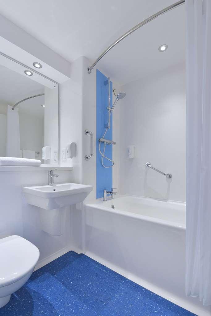 Travelodge Guildford Room photo