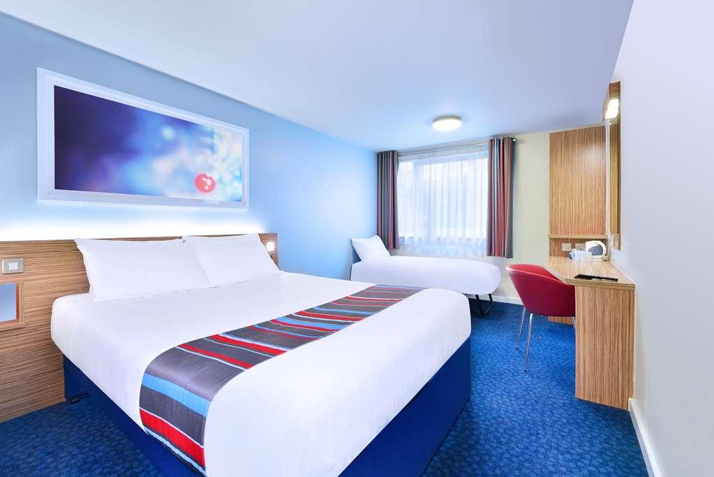 Travelodge Guildford Room photo