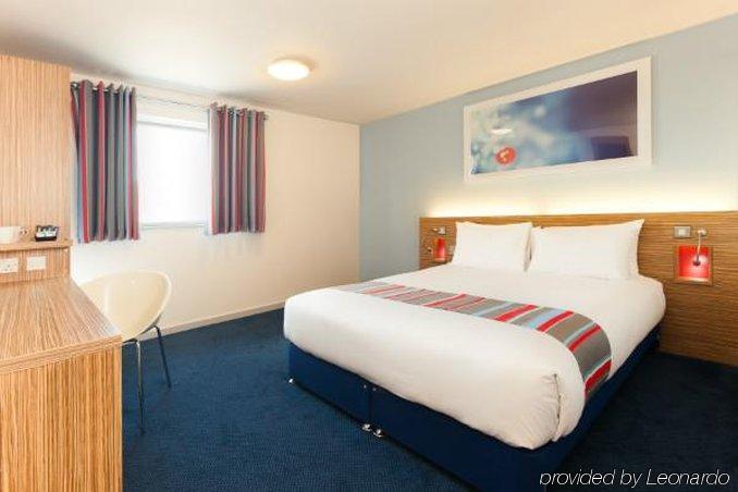 Travelodge Guildford Exterior photo