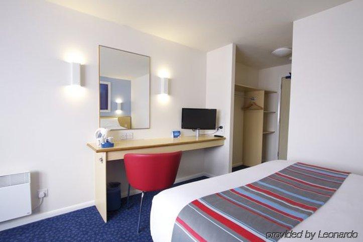 Travelodge Guildford Exterior photo