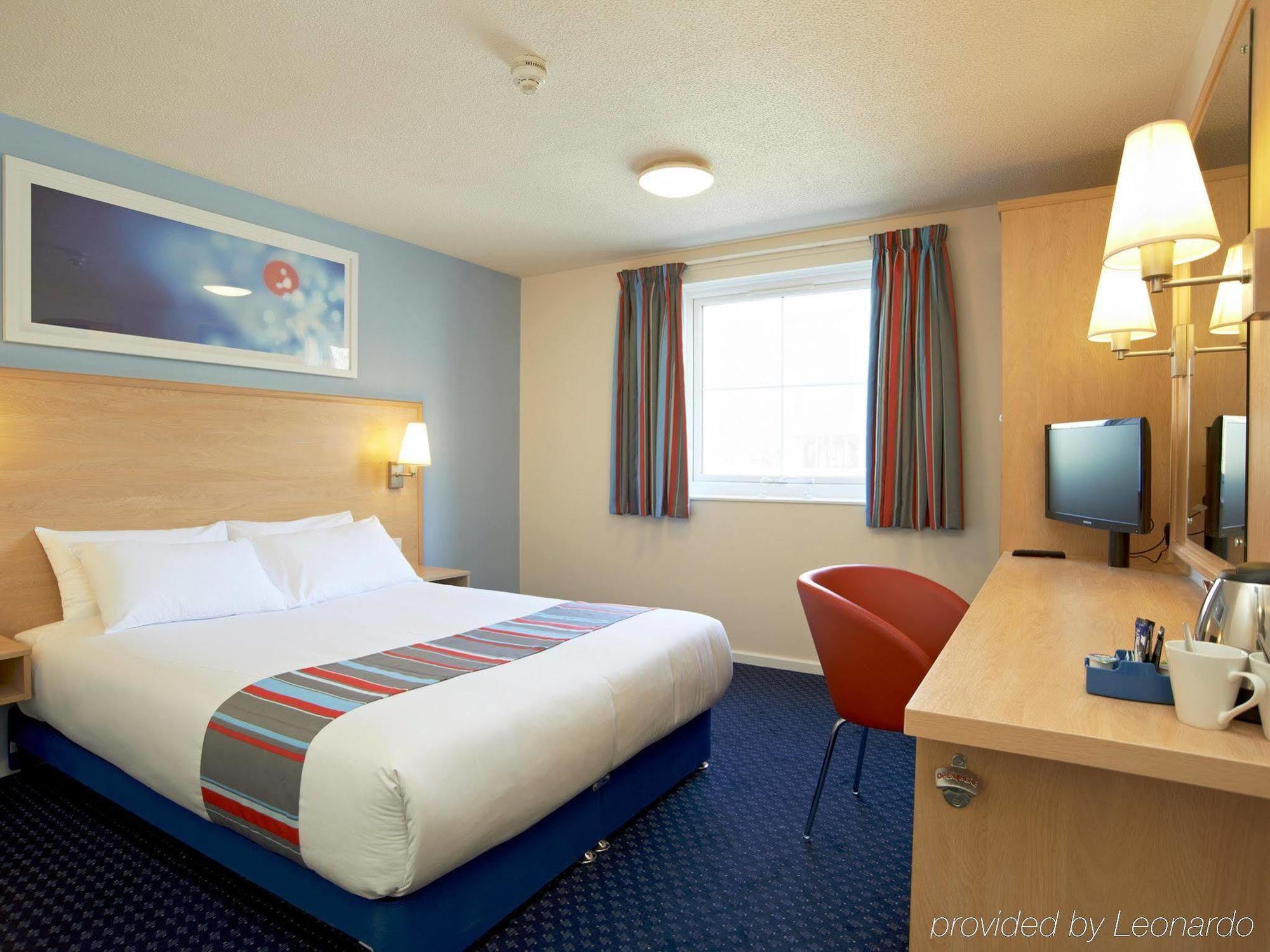 Travelodge Guildford Exterior photo