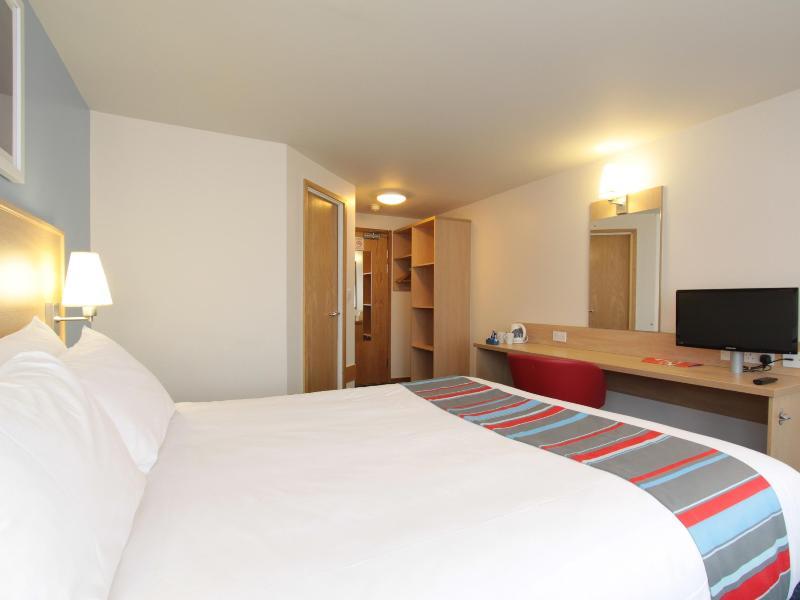 Travelodge Guildford Exterior photo